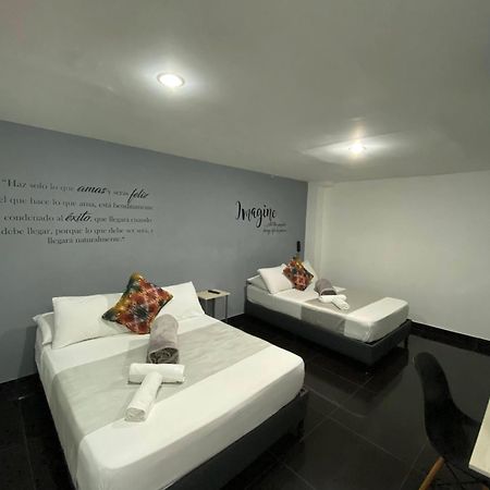 Hotel Aura ميديلين المظهر الخارجي الصورة