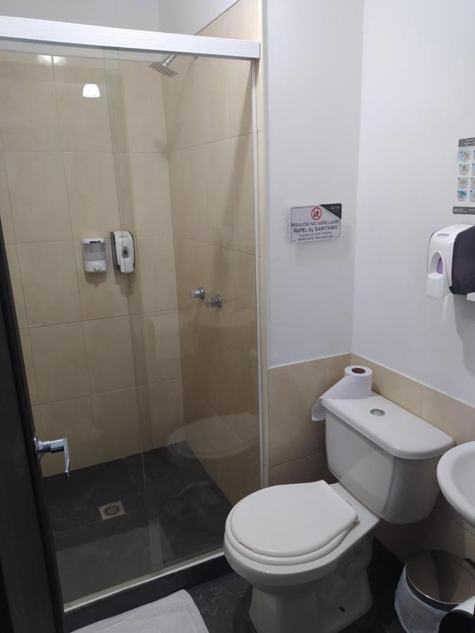 Hotel Aura ميديلين المظهر الخارجي الصورة