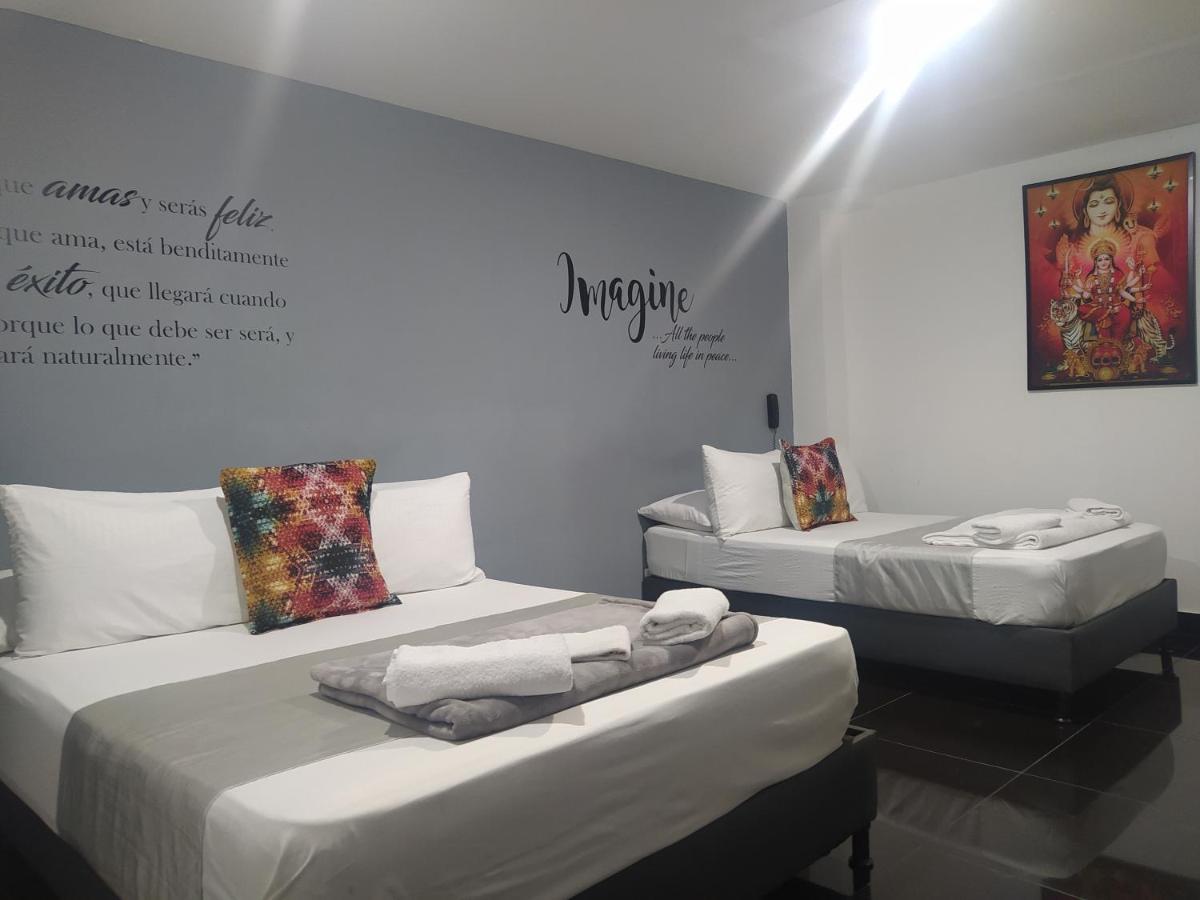 Hotel Aura ميديلين المظهر الخارجي الصورة