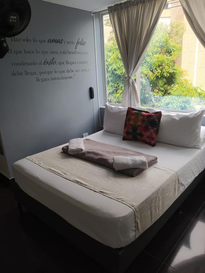 Hotel Aura ميديلين المظهر الخارجي الصورة