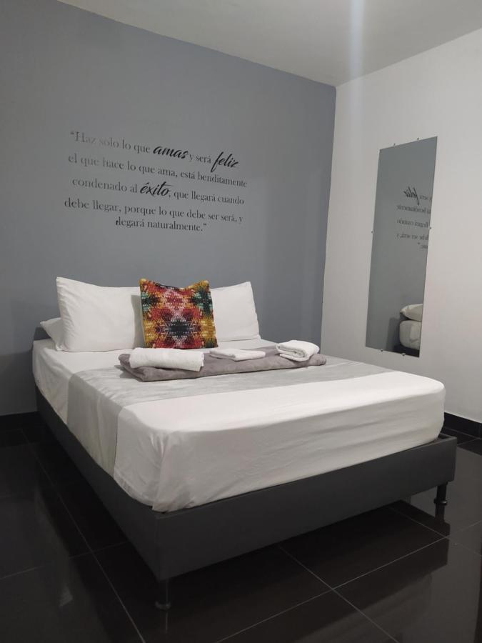 Hotel Aura ميديلين المظهر الخارجي الصورة